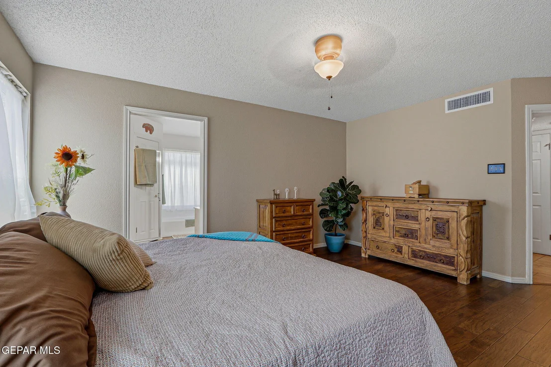 Photo of 805 BRUSSELS Way