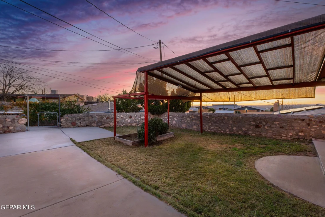 Photo of 332 CARNIVAL Drive