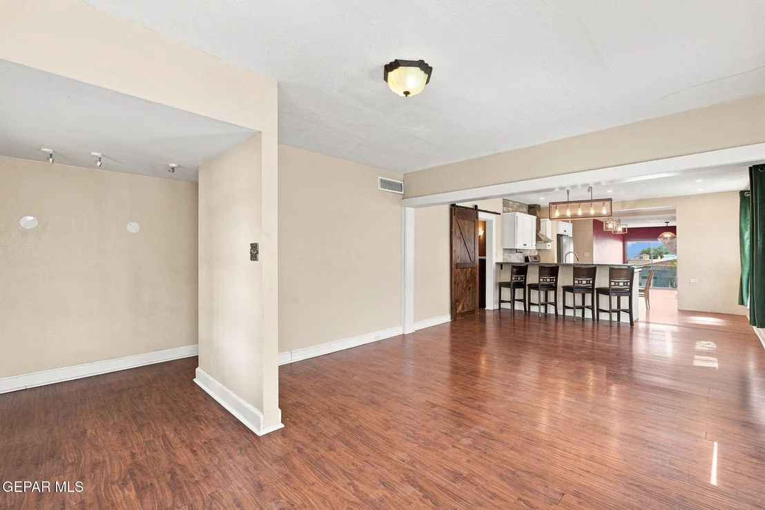 Photo of 3010 LEBANON Avenue