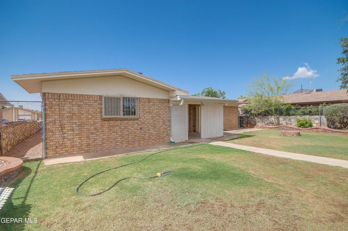 Photo of 5649 LONGVIEW Circle