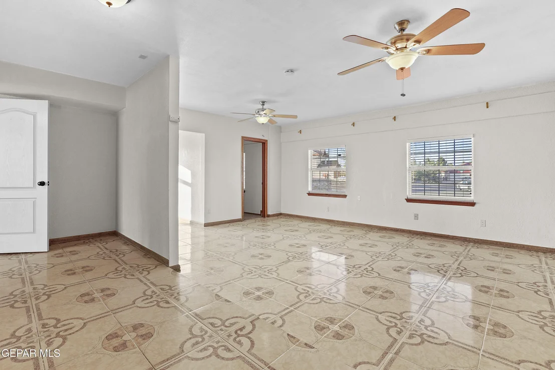 Photo of 3085 KINGS CROWN Place