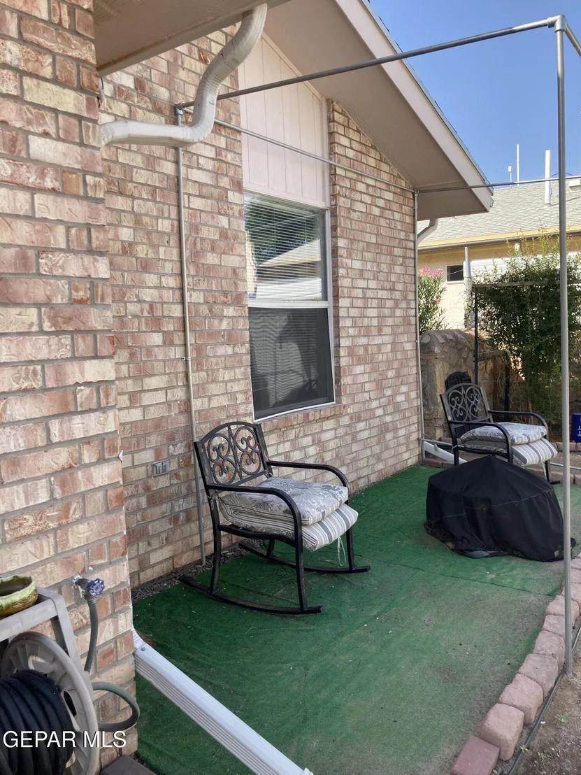 Photo of 9145 BUR OAK Circle