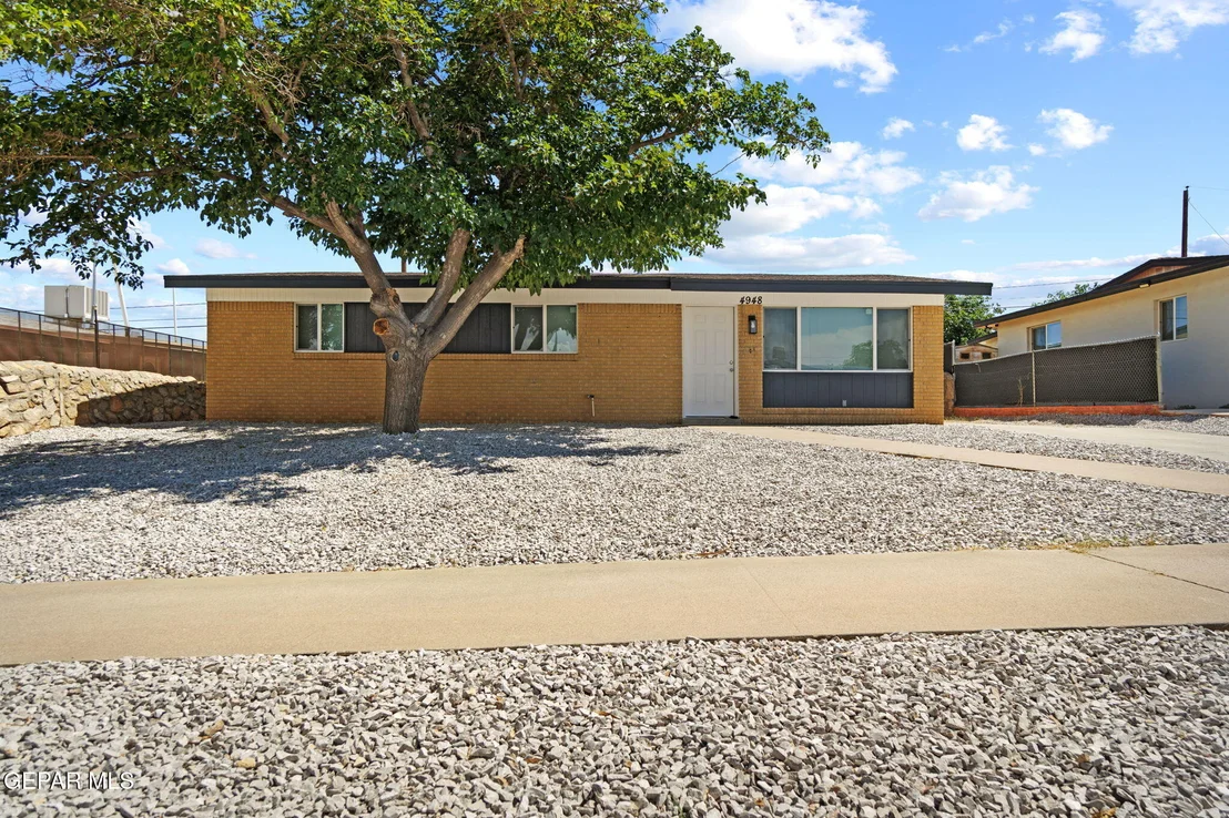 Photo of 4948 Royal Drive