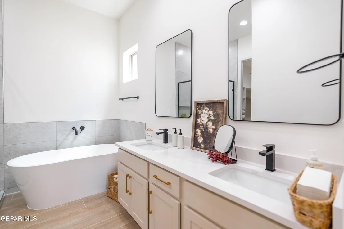 Photo of 12404 Amesbury Drive