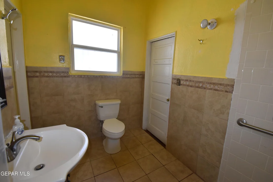 Photo of 1113 N Octavia Street