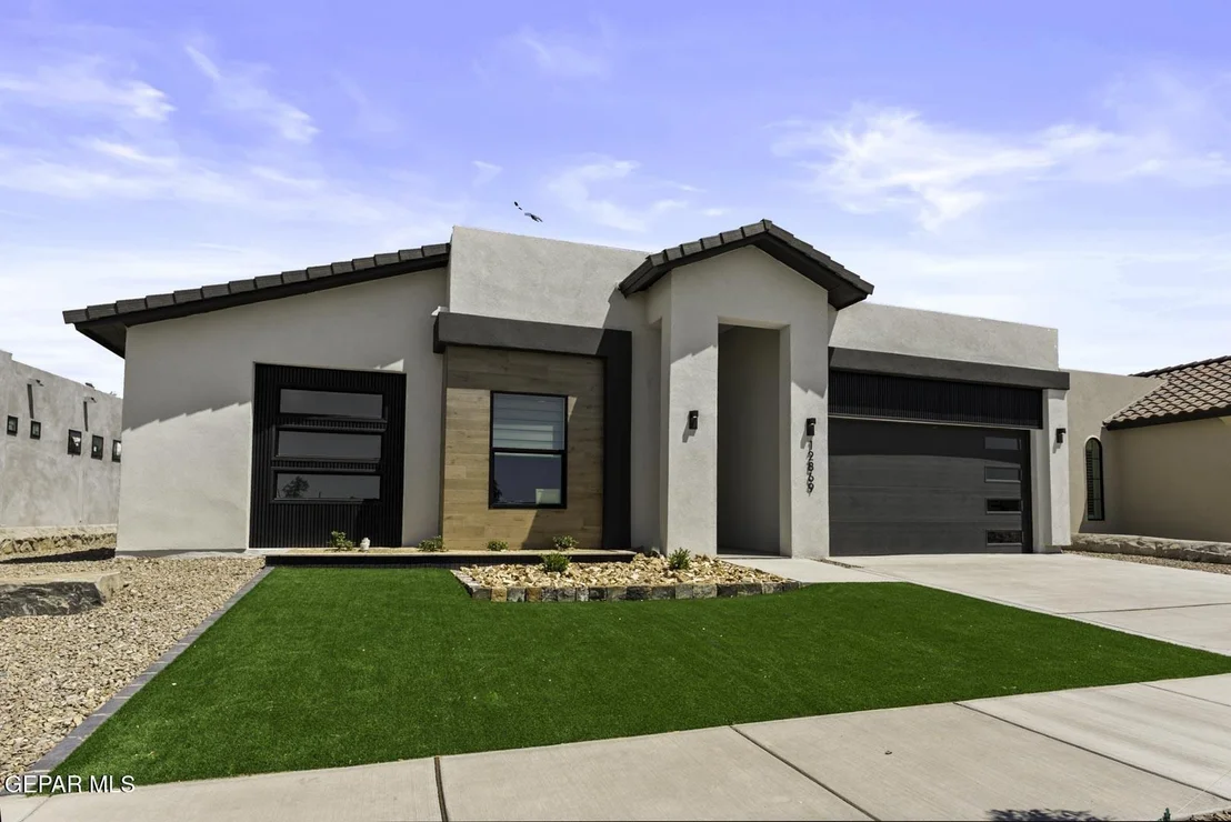 Photo of 916 Sandhurst Place