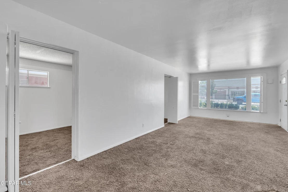 Photo of 7605 Parkland Drive