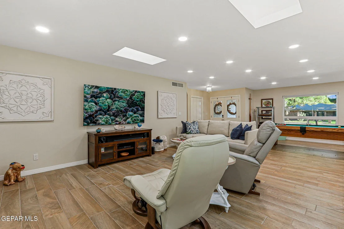 Photo of 717 LIVE OAK Drive