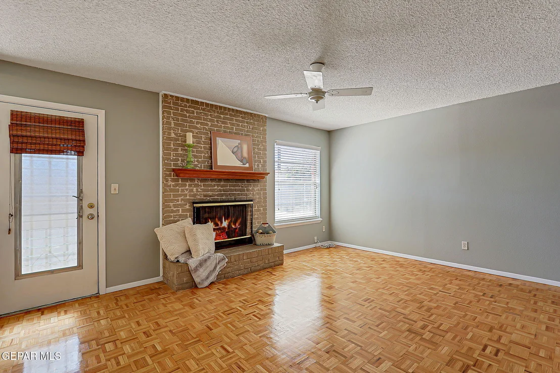 Photo of 7213 CLEMENTE Avenue