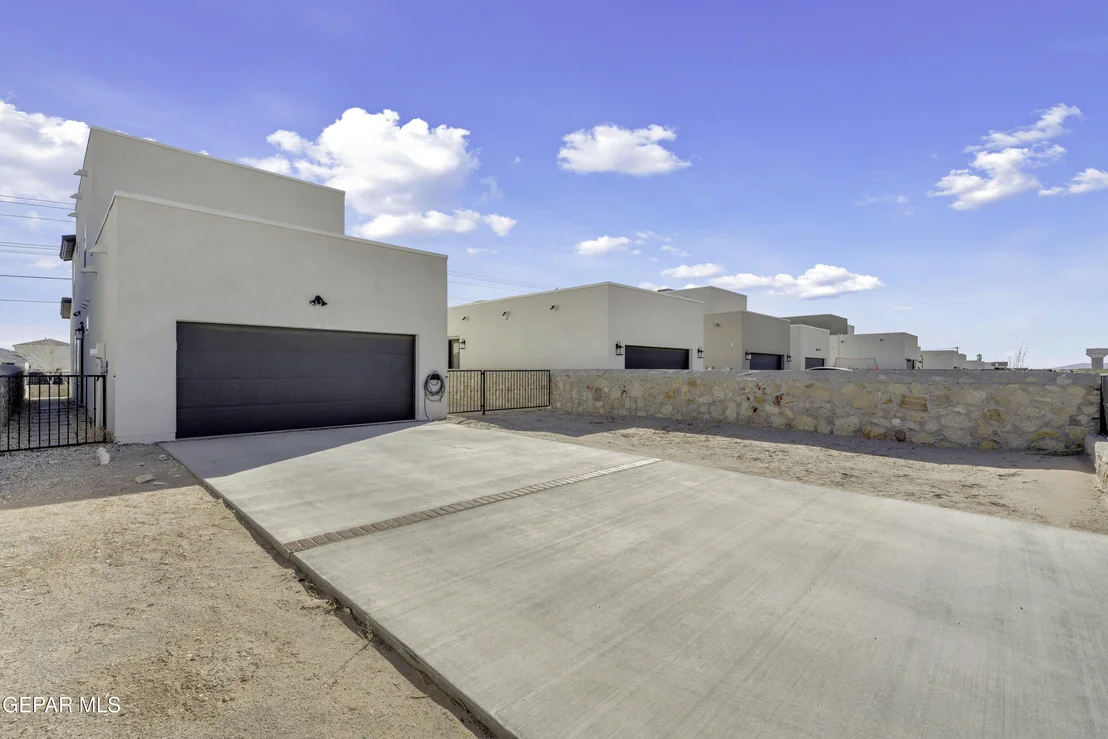 Photo of 14737 PEBBLE HILLS Boulevard