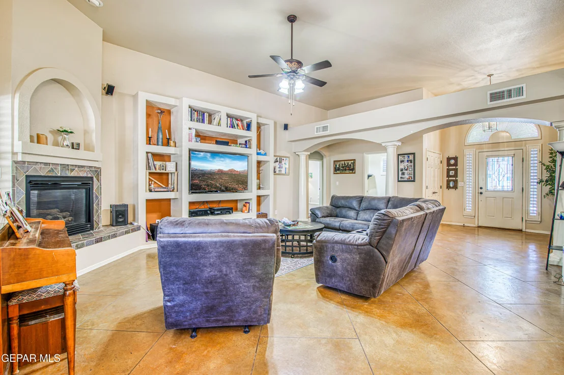 Photo of 5800 ANGEL Street