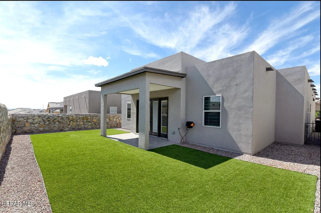 Photo of 252 PENBRIDGE Place