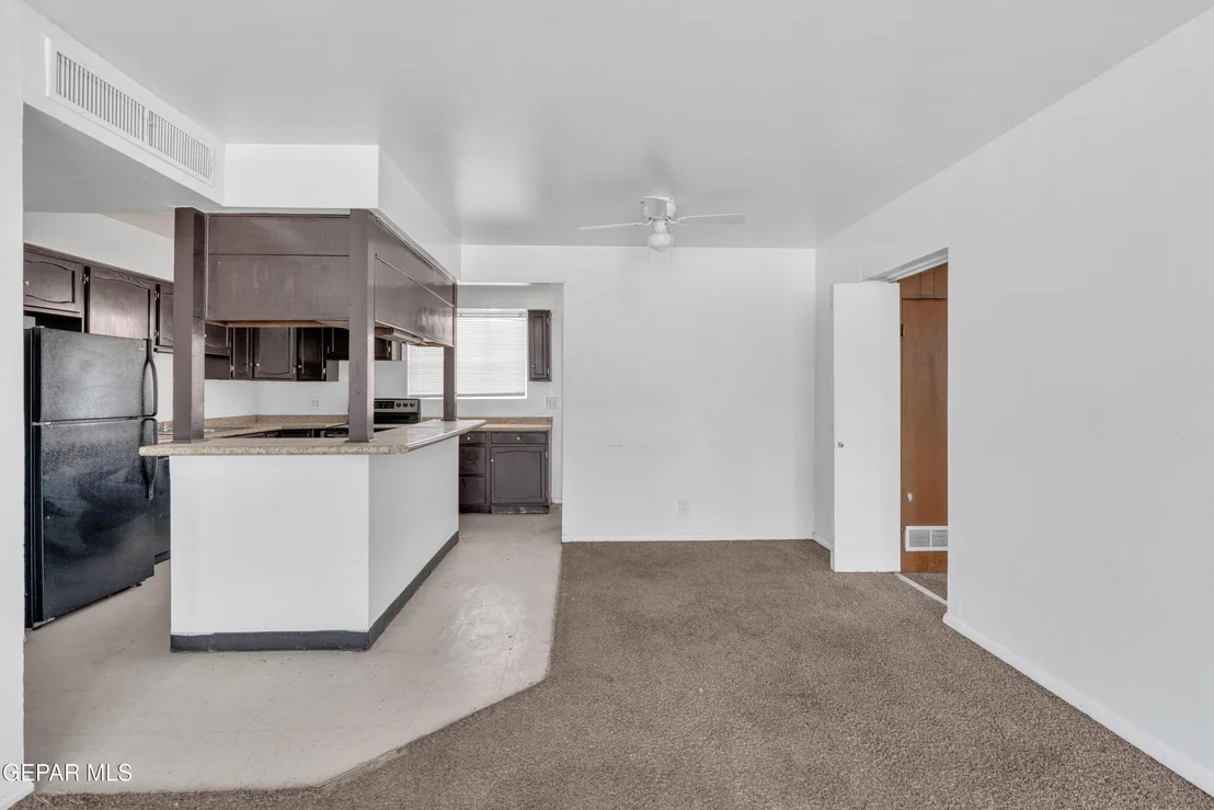 Photo of 7605 Parkland Drive