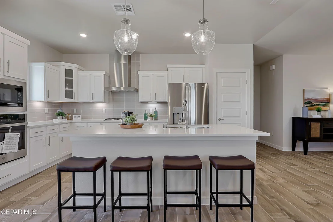 Photo of 924 Nayland Place