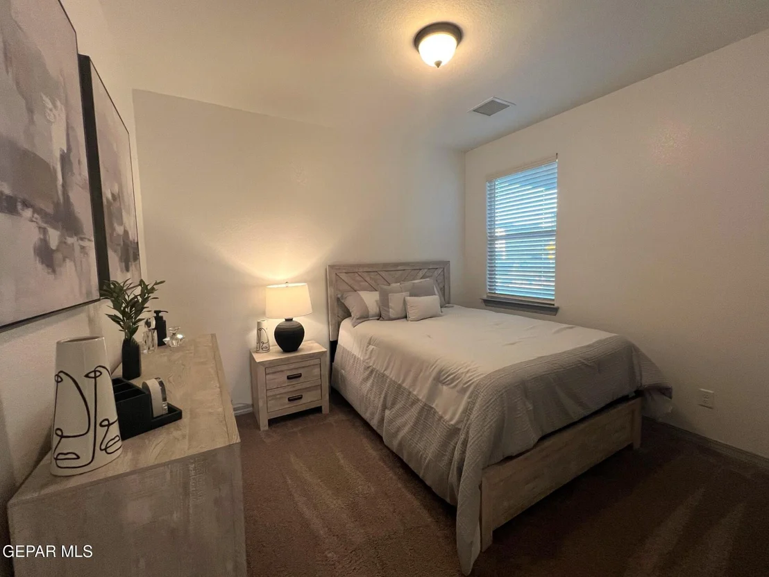 Photo of 564 Oakmont Place