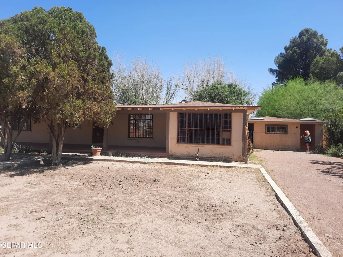 Photo of 8033 BOWEN Road