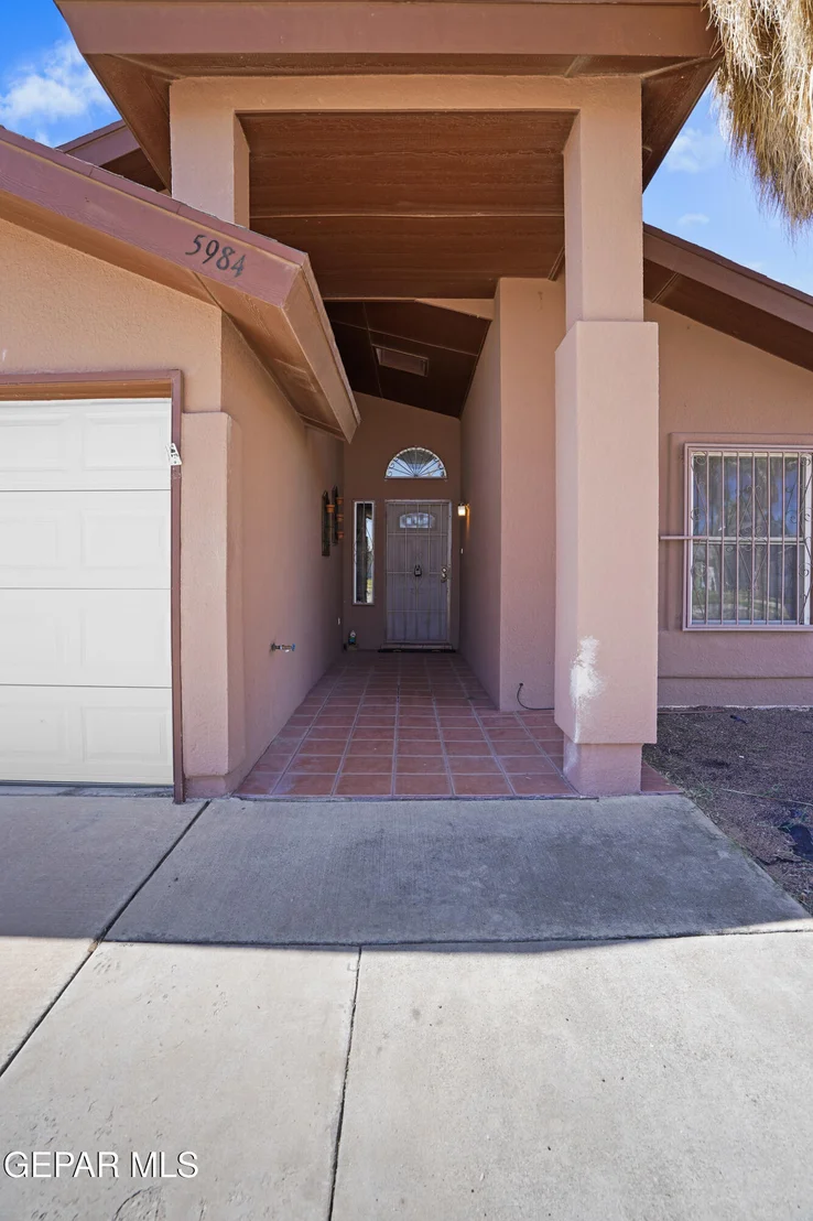 Photo of 5984 CHIPPENDALE Avenue