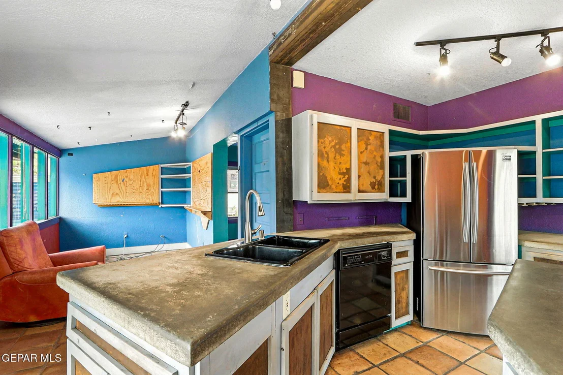 Photo of 511 E. Blanchard Avenue