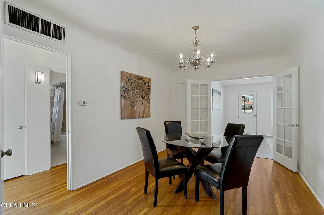 Photo of 601 E BALTIMORE Drive