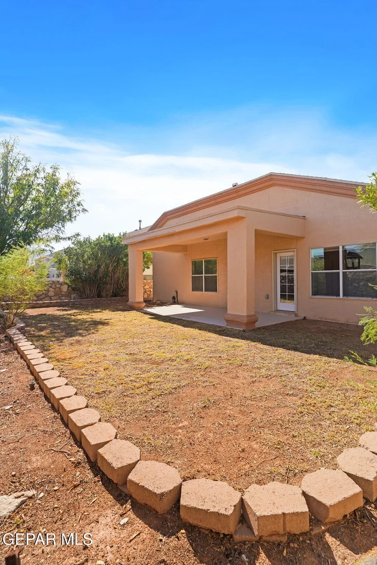 Photo of 5544 GUSTAVO MADRID Lane