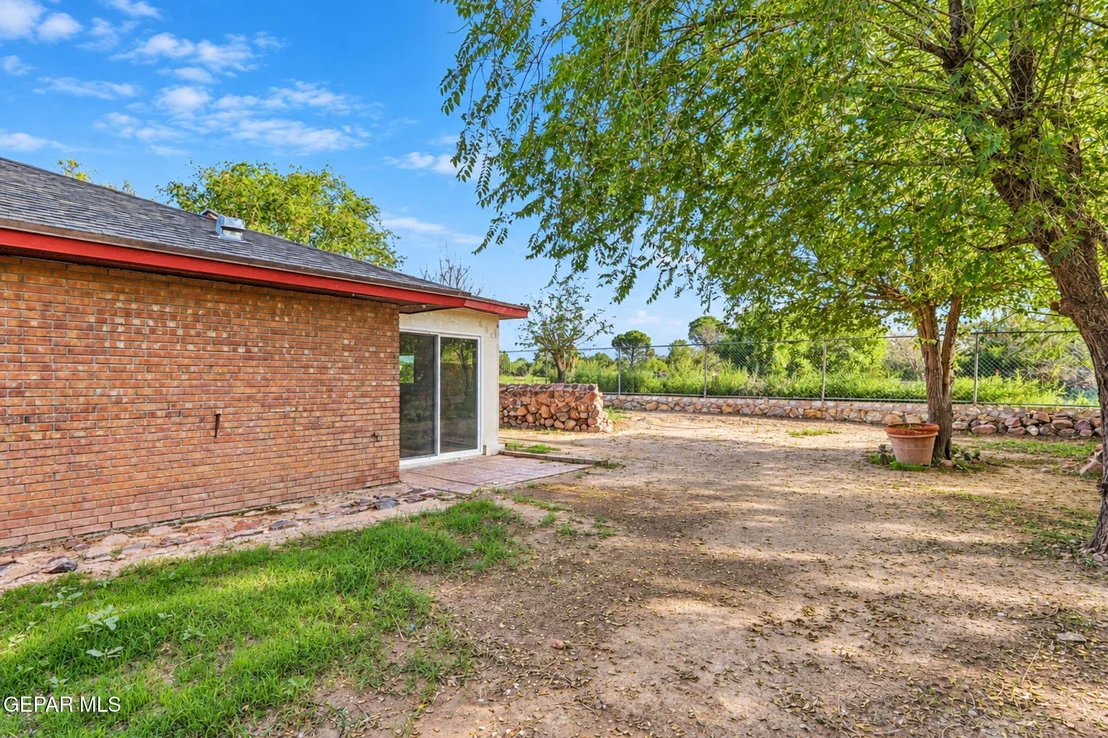 Photo of 220 SERRANIA Drive