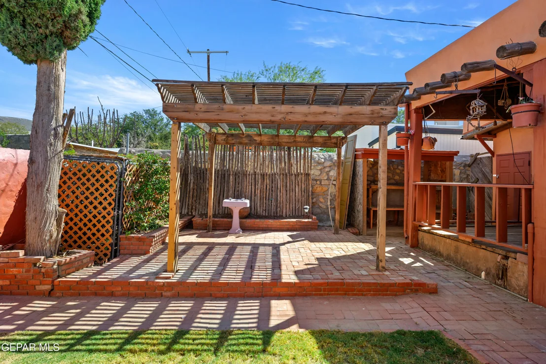 Photo of 515 GREGORY Avenue