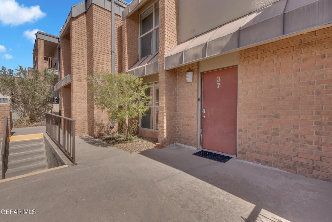 Photo of Unit T37 at 4433 STANTON Street