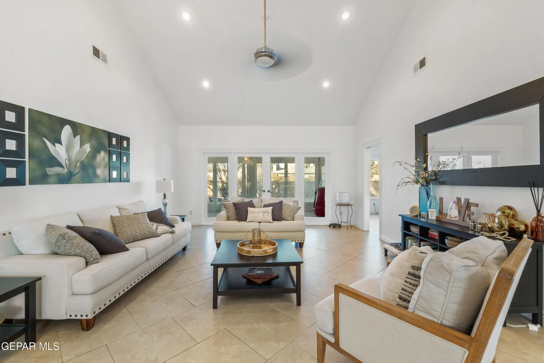 Photo of 721 WILLOW GLEN Drive