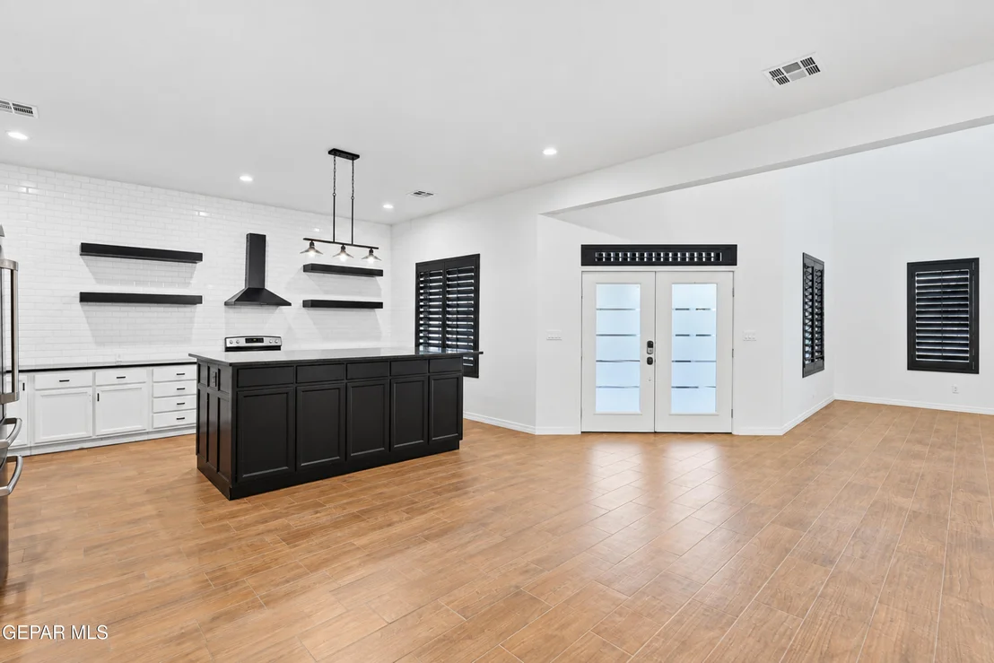 Photo of 817 Jones Point Place