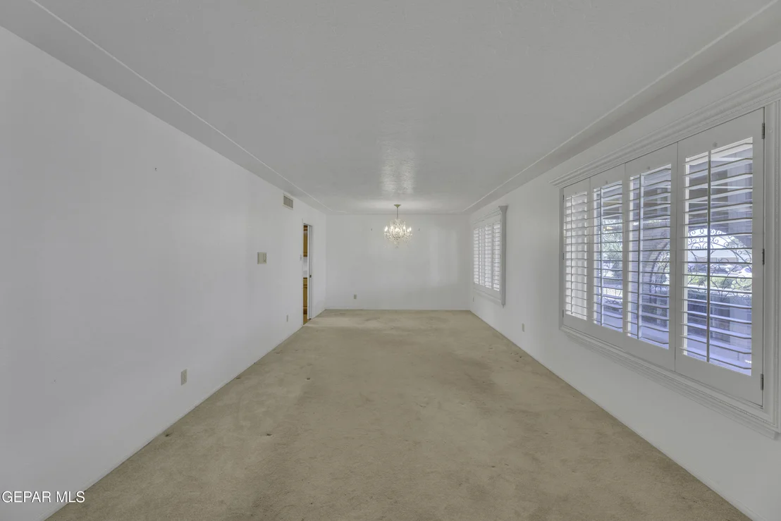 Photo of 612 SOMERSET Drive