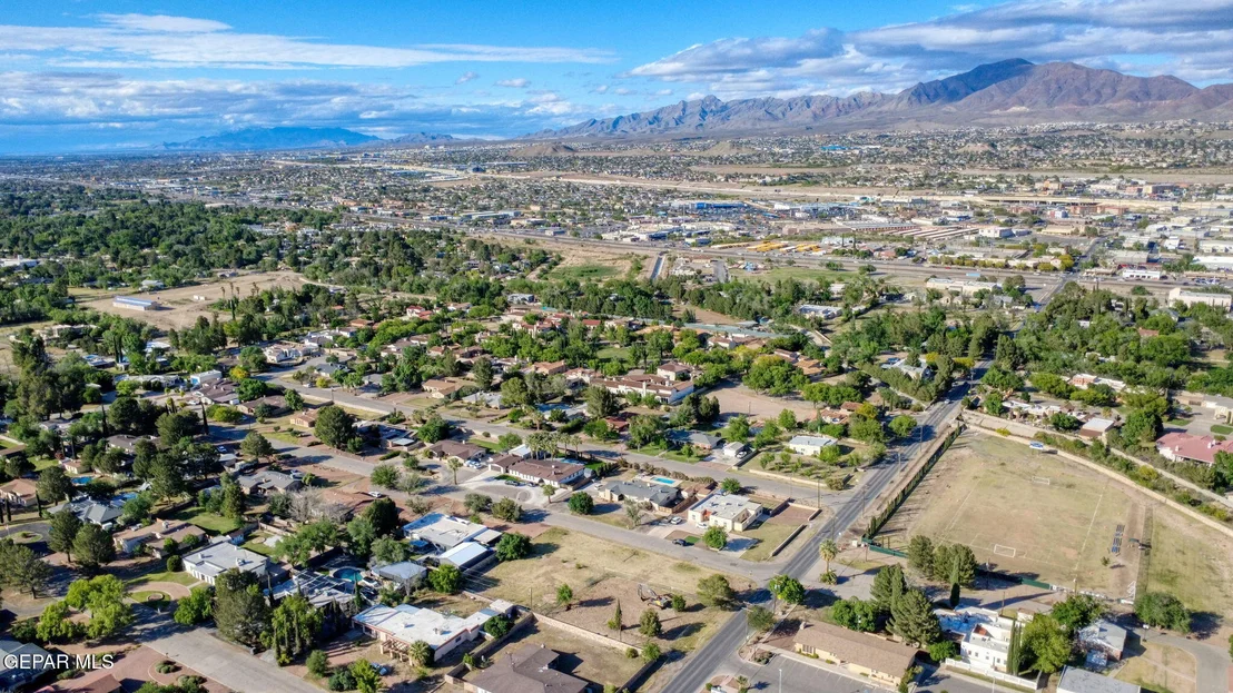 Photo of 425 W SUNSET Road