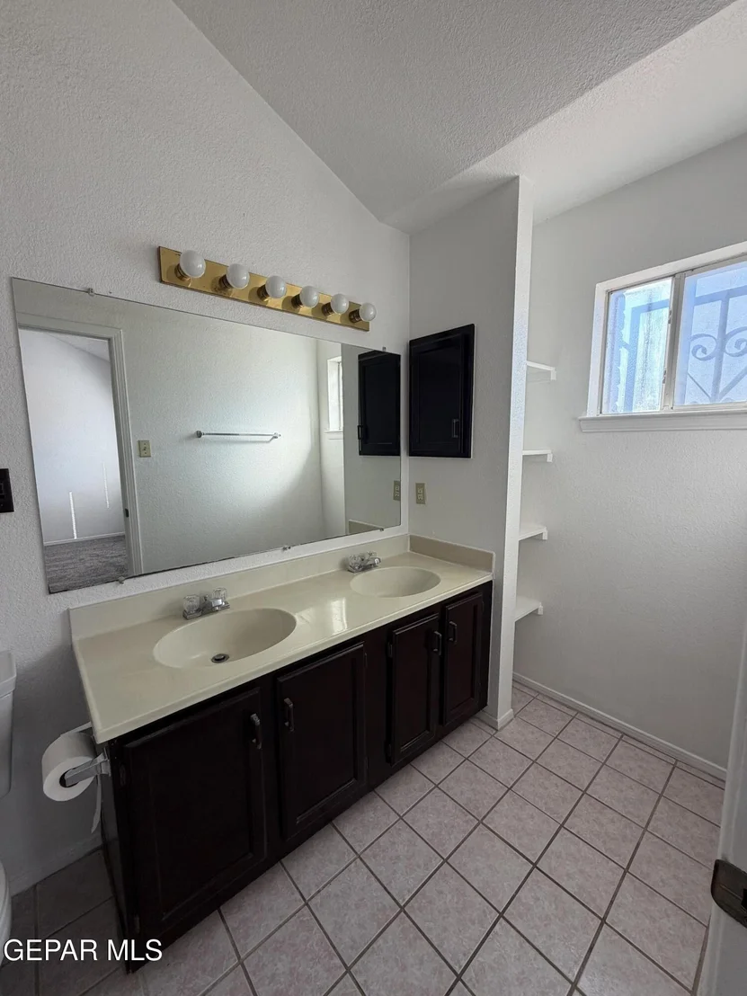 Photo of 905 Mark Wallace Lane