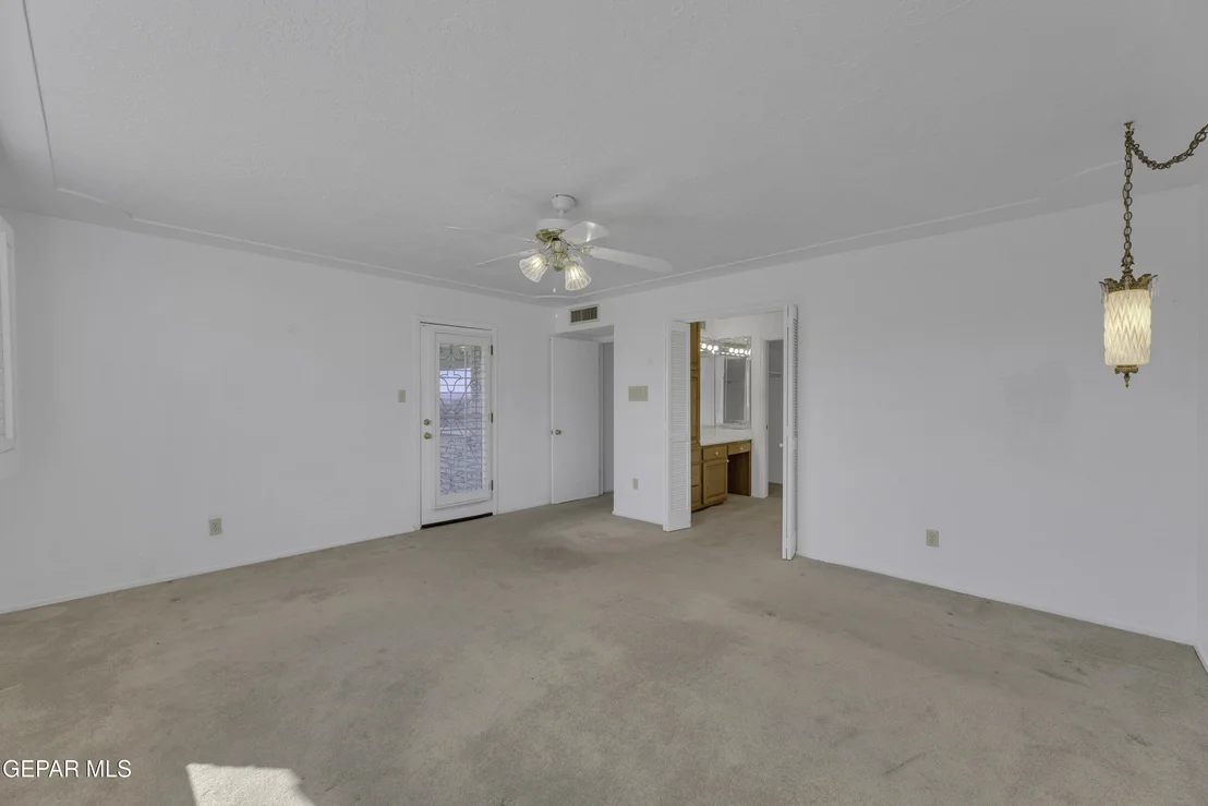 Photo of 612 SOMERSET Drive