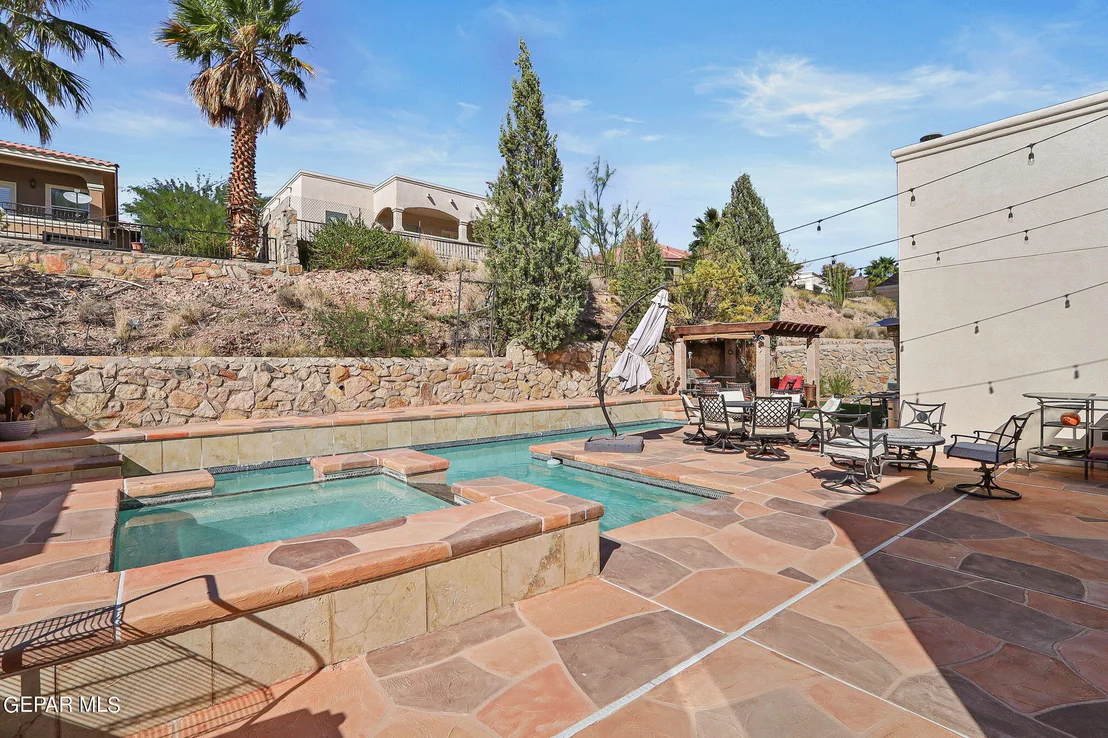 Photo of 6337 Franklin Bluff Dr Drive