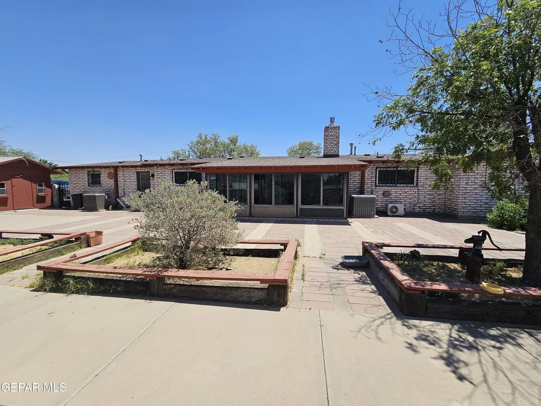 Photo of 800 N G Avenue N