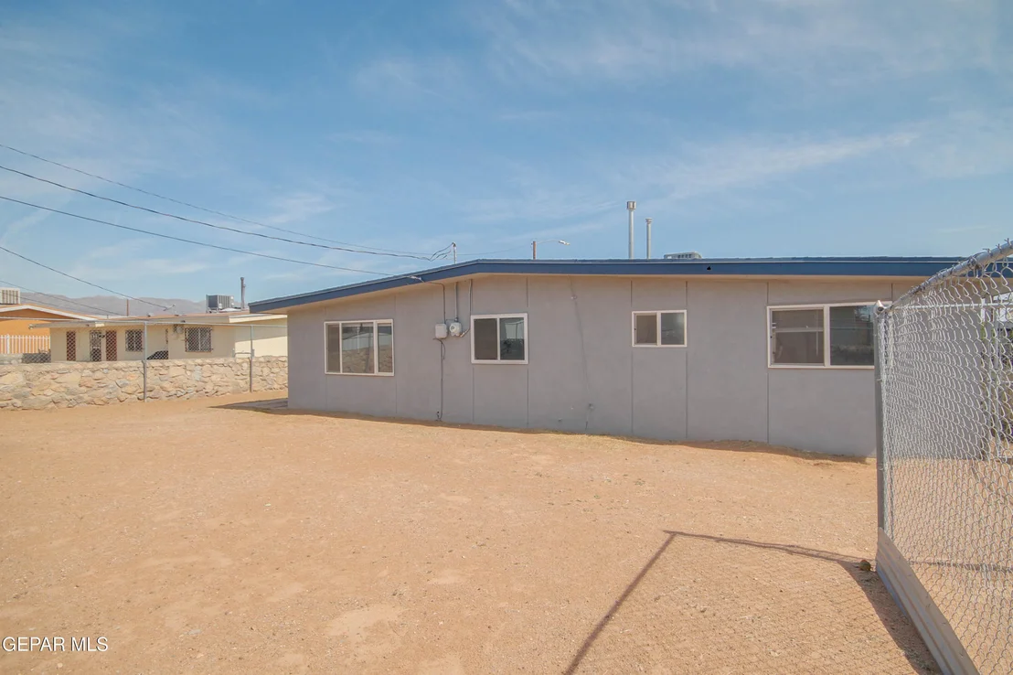 Photo of 6012 SINCLAIR Street