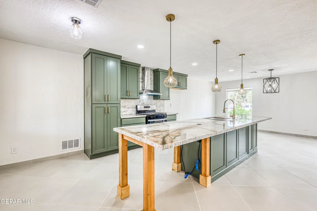 Photo of 712 CARABINAS Way