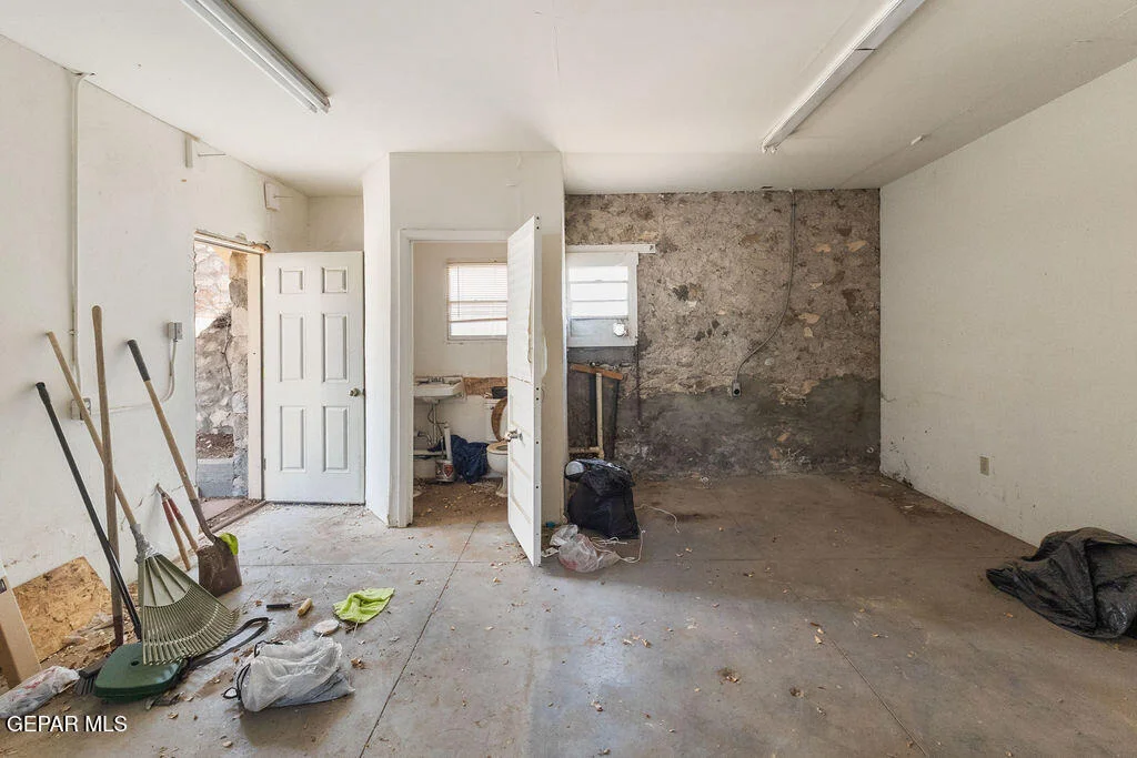 Photo of 708 E BALTIMORE Drive