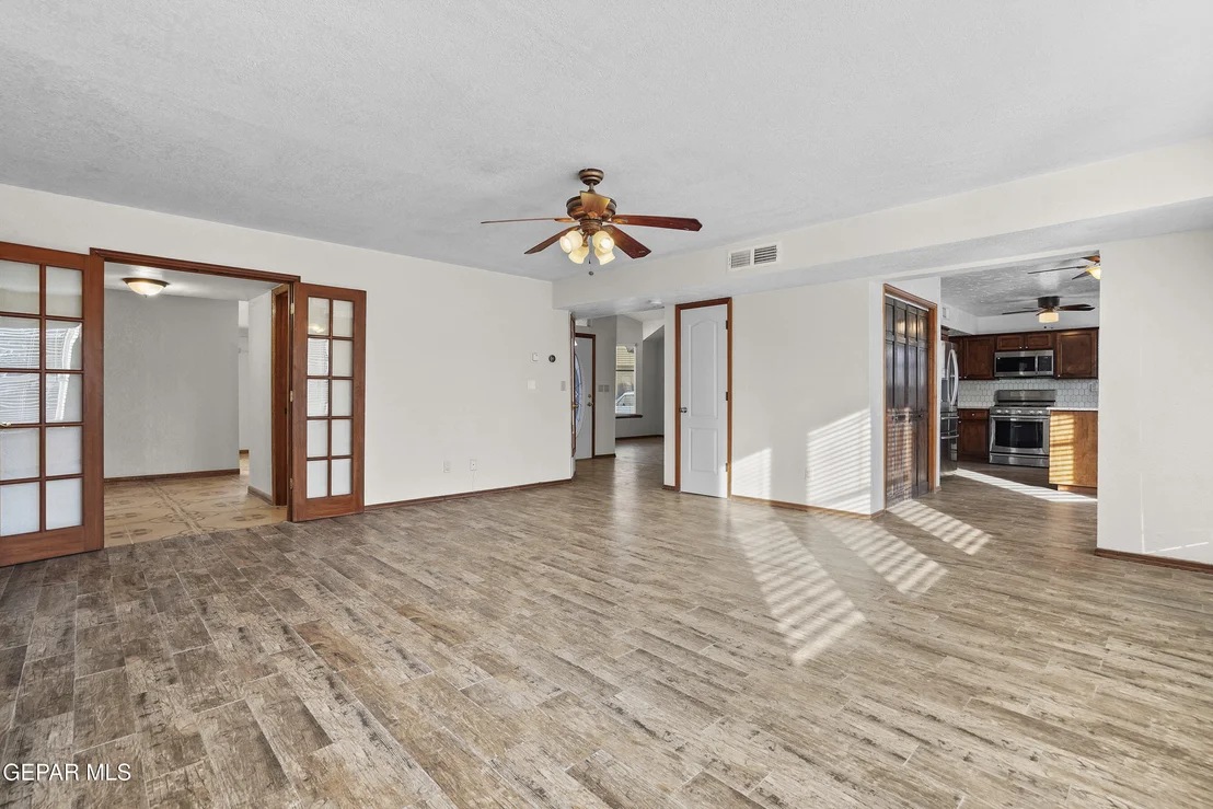 Photo of 3085 KINGS CROWN Place