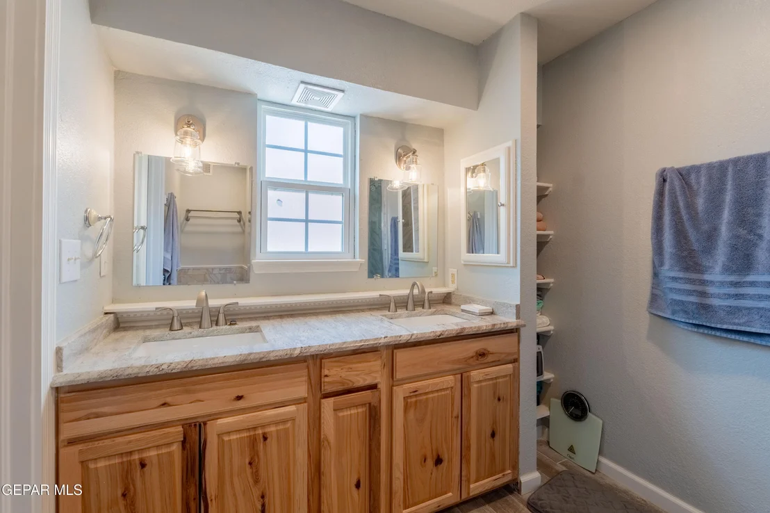 Photo of 1121 West Bend Lane