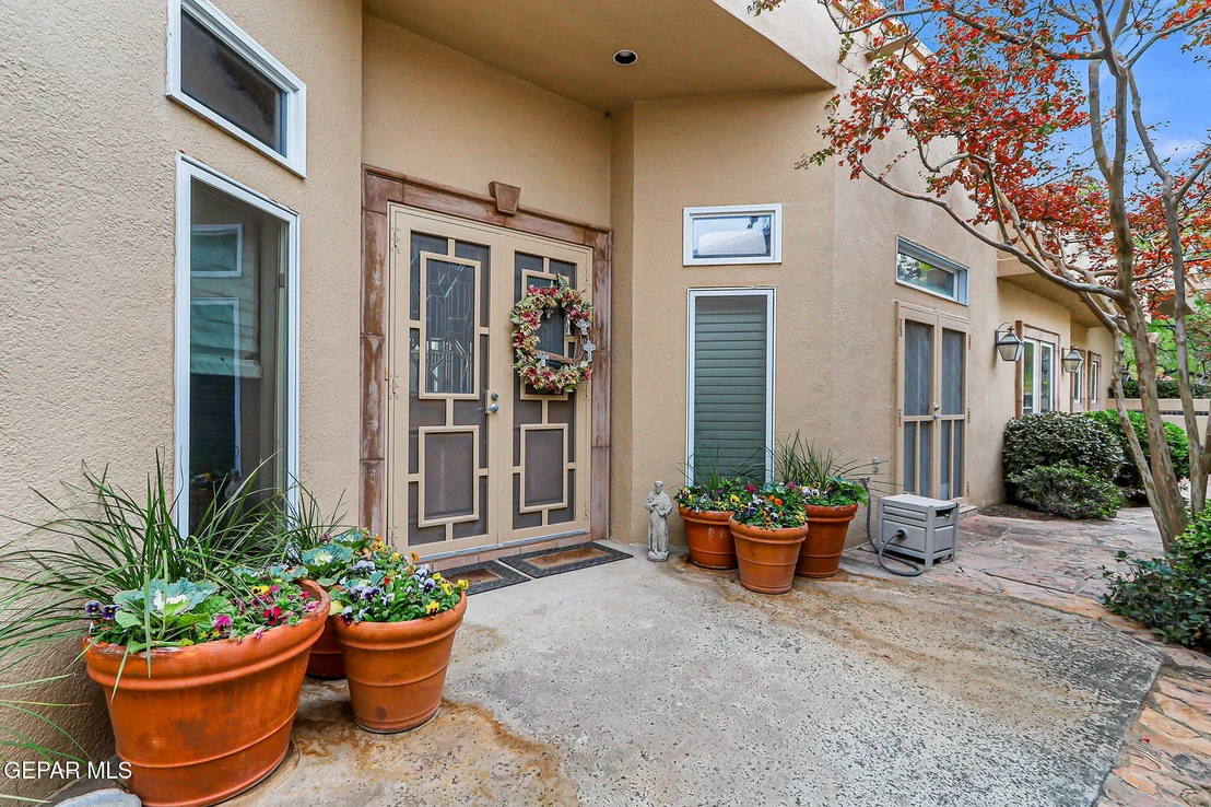 Photo of 1039 LOS JARDINES Circle