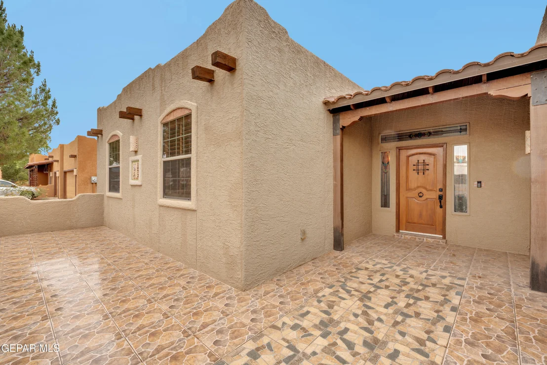 Photo of 1072 LOS MOROS Drive