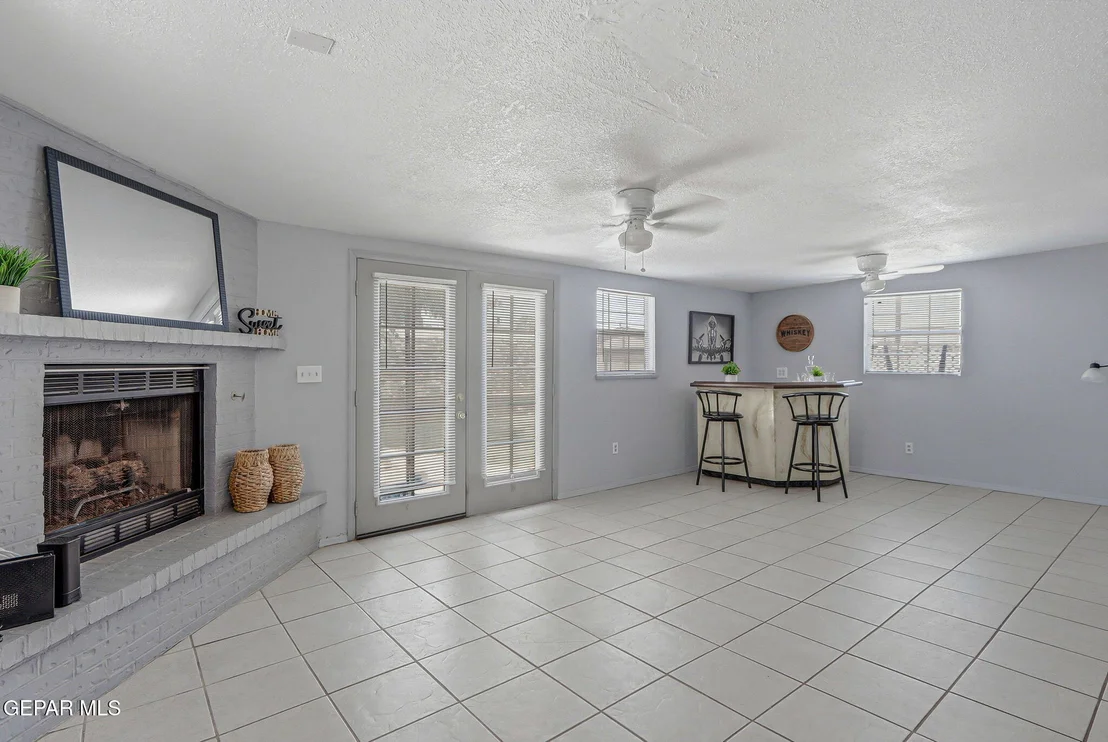 Photo of 323 VALLE SERENO Drive