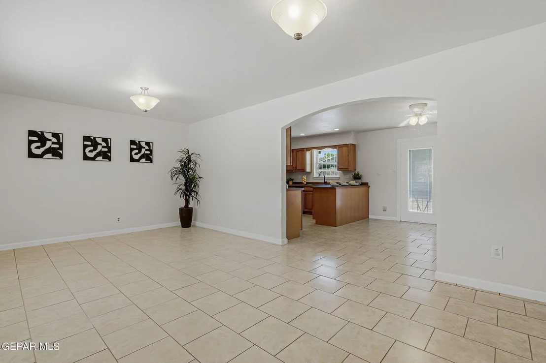 Photo of 3316 DRUMOND Road