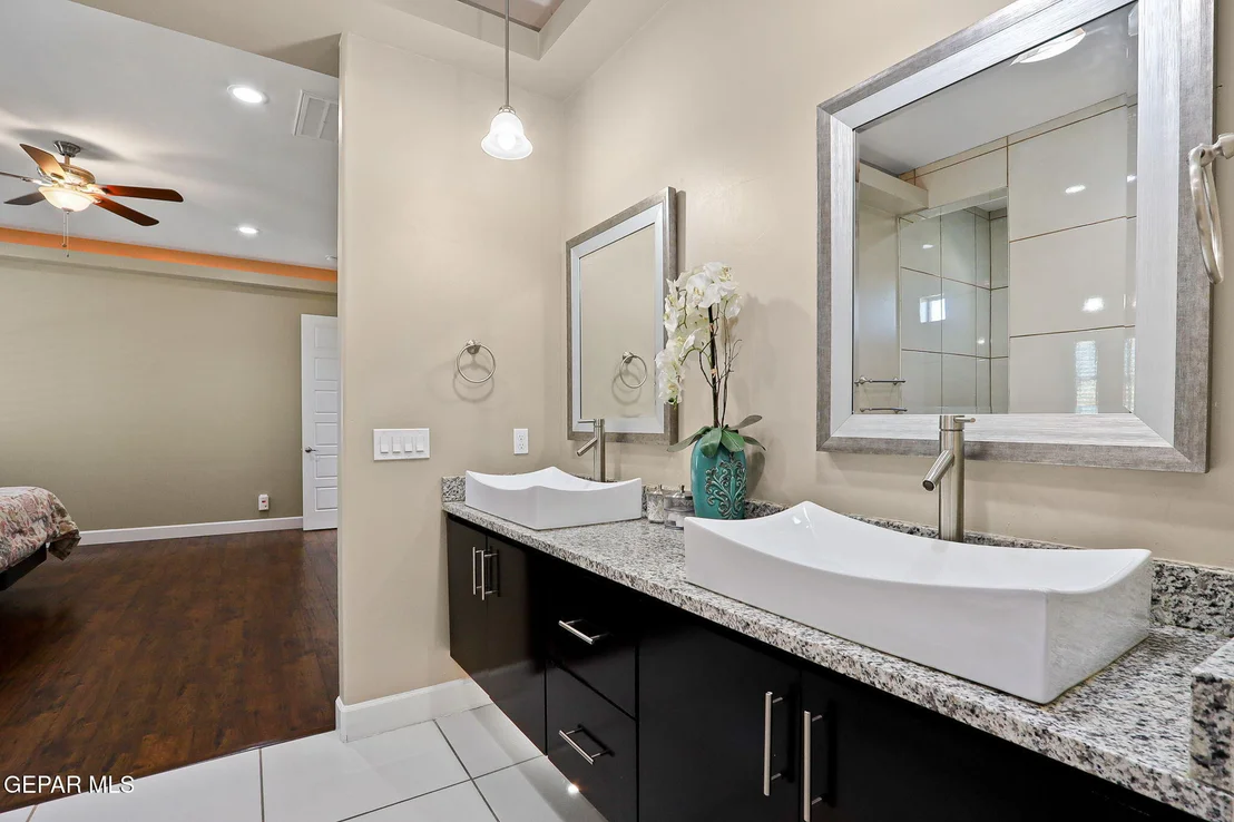 Photo of 917 Clapham Street