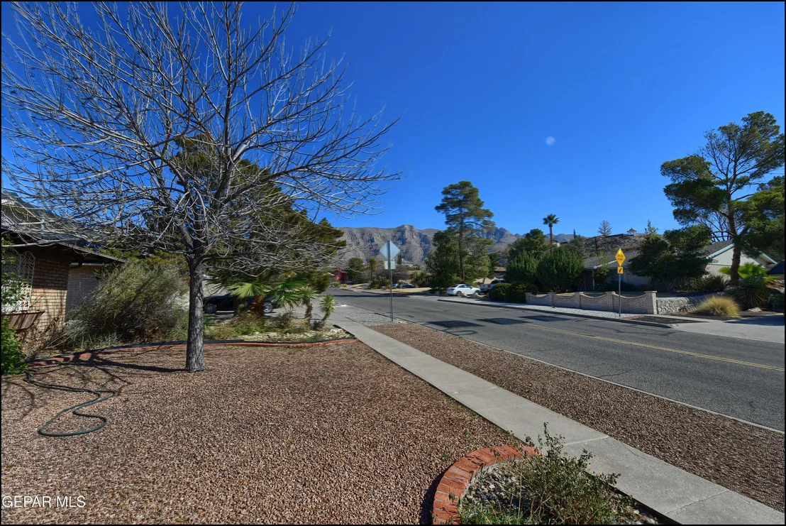 Photo of 411 CROWN POINT Drive