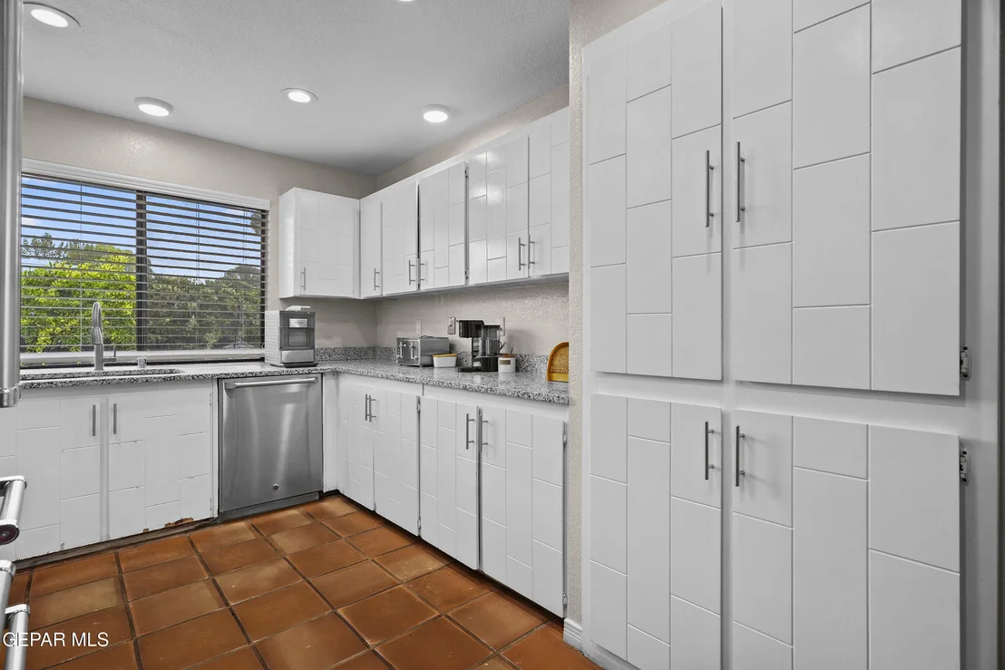 Photo of 207 SERRANIA Drive
