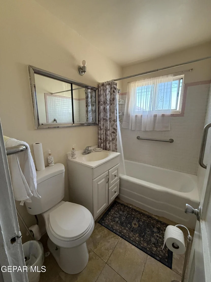 Photo of 813 Santa Barbara Drive