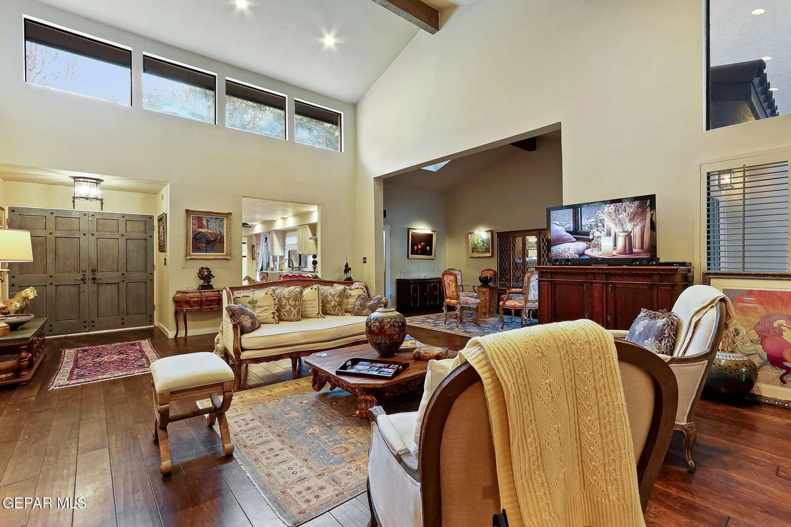 Photo of 821 Lakeway Drive