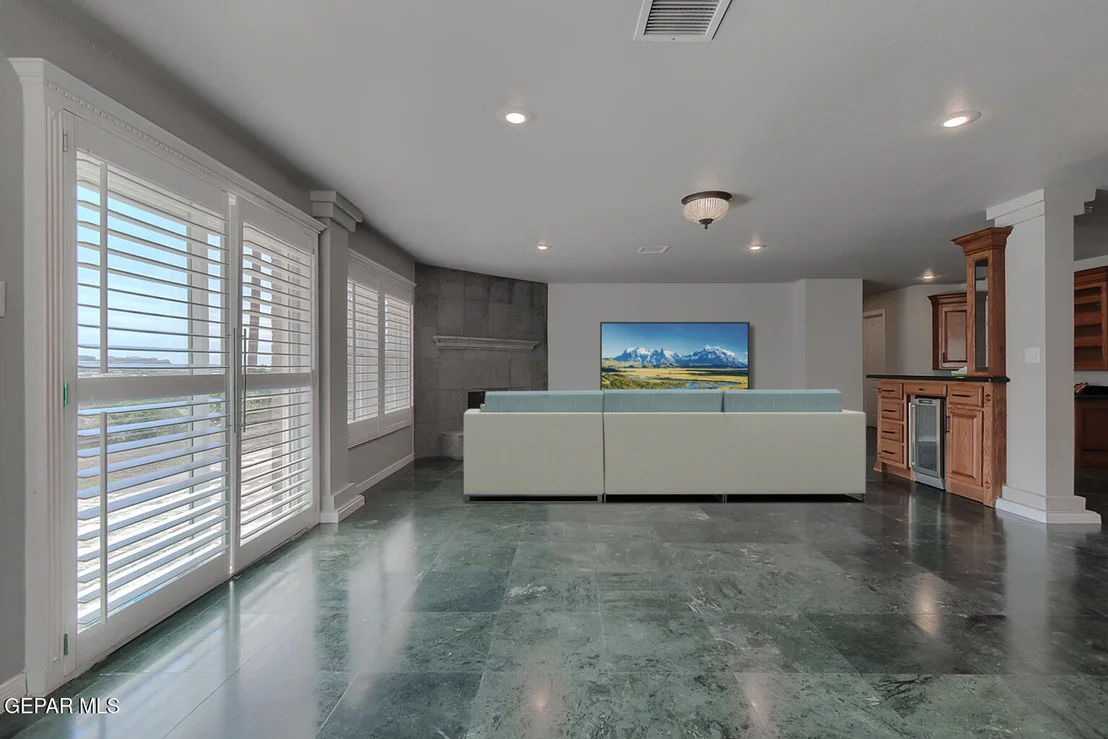 Photo of 5814 BEAUMONT Place